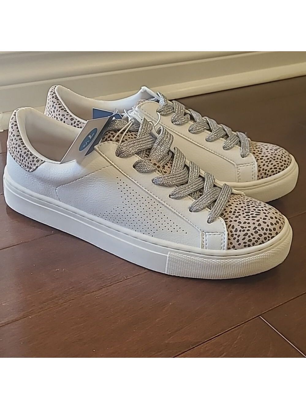 Universal THREAD CADEY MEMPRY FOAM SNEAKERS NEW 7.5